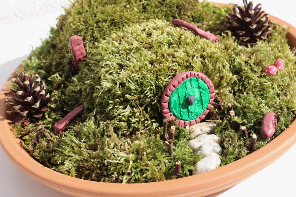DIY Hobbit Miniaturgarten basteln - schöne DIY Deko für dein Zuhause