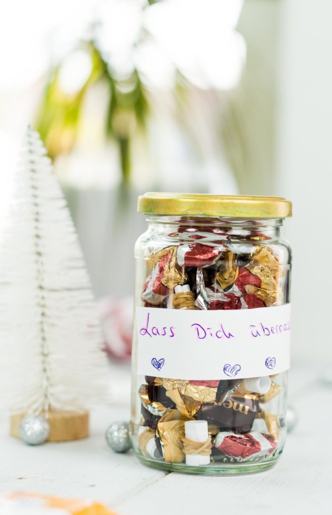 DIY Überraschungsglas basteln - schöne, einfache Geschenkidee zu Weihnachten und eine tolle Möglichkeit, um Gutscheine kreativ zu verpacken