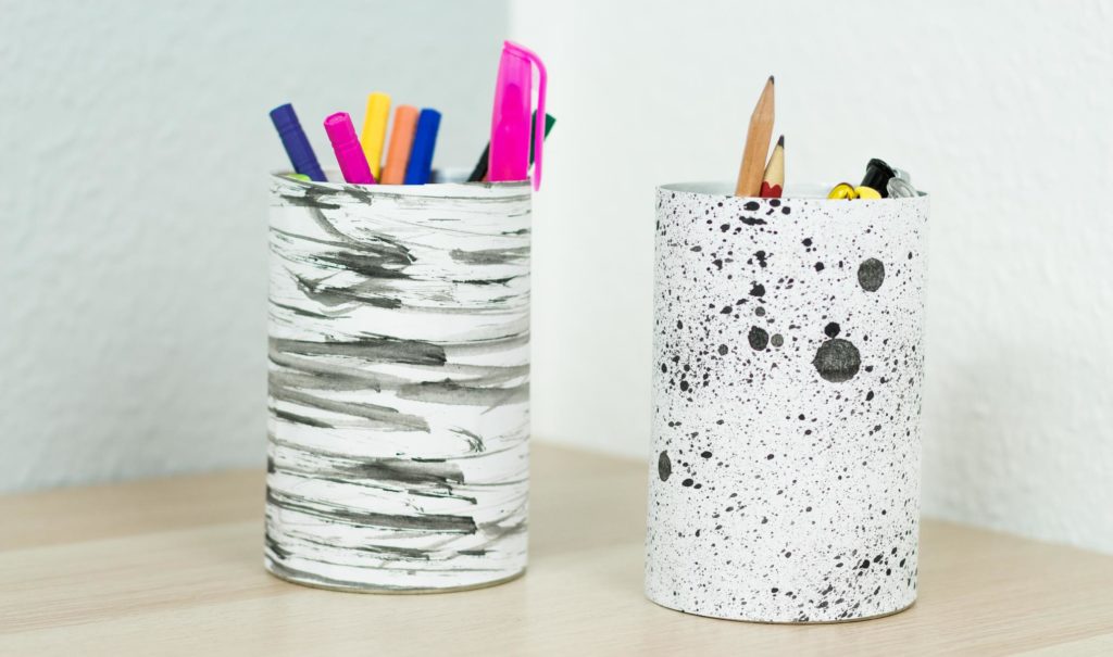 DIY Stiftehalter aus Dosen basteln - einfache und günstige Upcycling Idee - DIY Idee für den Schreibtisch